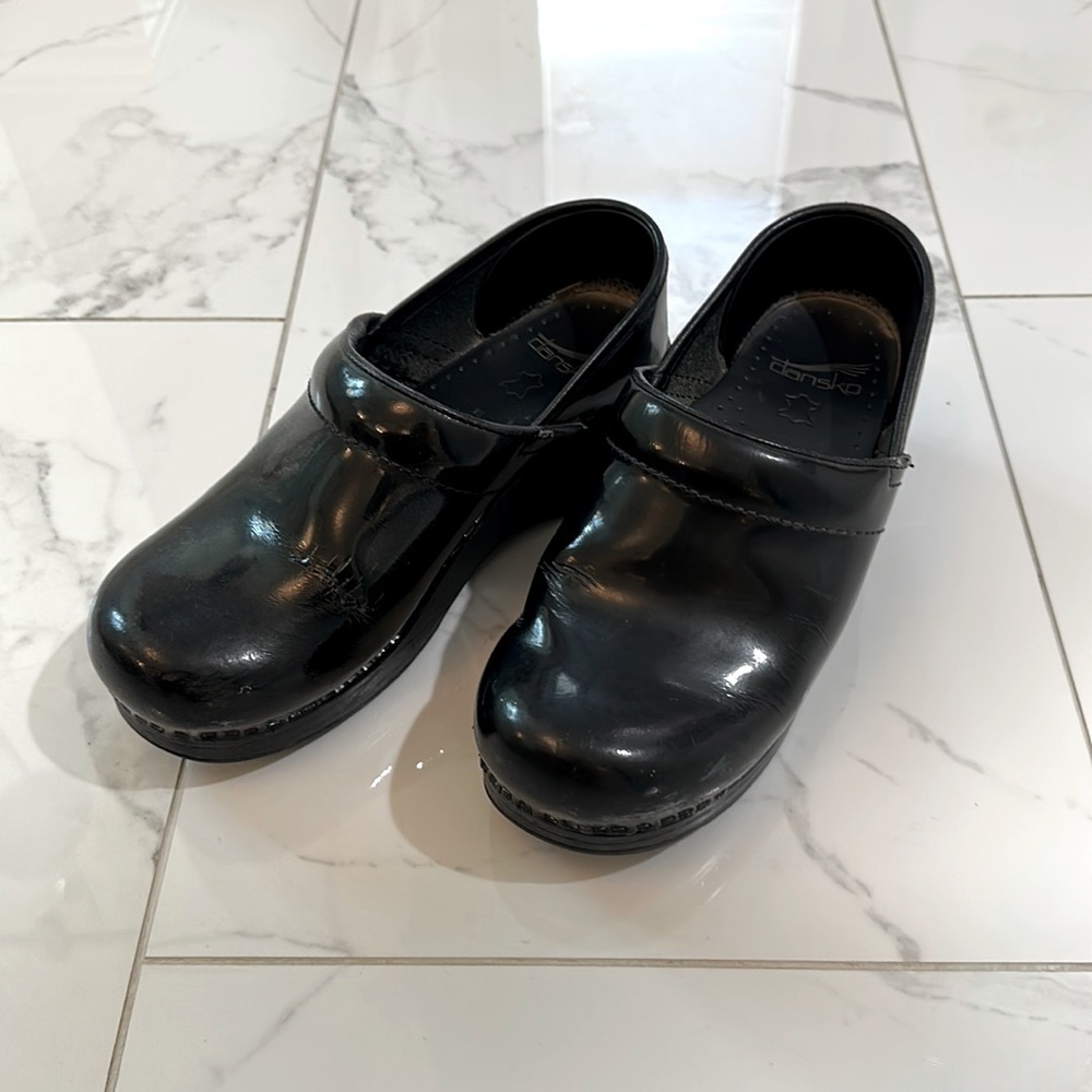 Dansko clogs size 37 wide, color black
